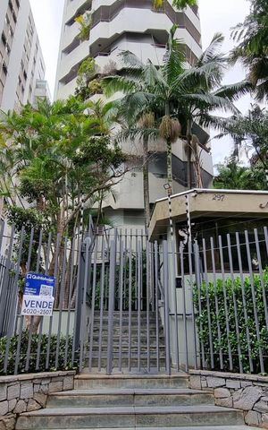 Apartamento à venda com 240m², 2 quartos e 3 vagasFachada