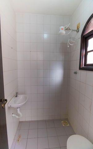 Casa à venda com 190m², 4 quartos e 2 vagas Casa à venda com 190m², 4 quartos e 2 vagasBanheiro de Serviço