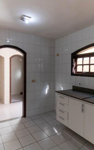 Casa à venda com 190m², 4 quartos e 2 vagas Casa à venda com 190m², 4 quartos e 2 vagasCozinha