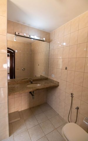 Casa à venda com 190m², 4 quartos e 2 vagas Casa à venda com 190m², 4 quartos e 2 vagasBanheiro da Suíte 2