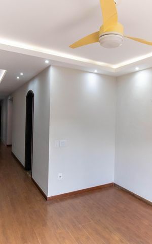 Casa à venda com 190m², 4 quartos e 2 vagas Casa à venda com 190m², 4 quartos e 2 vagasSala