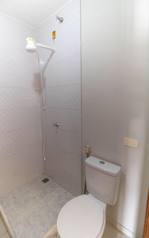 Casa à venda com 190m², 4 quartos e 2 vagas Casa à venda com 190m², 4 quartos e 2 vagasBanheiro da Suíte 1