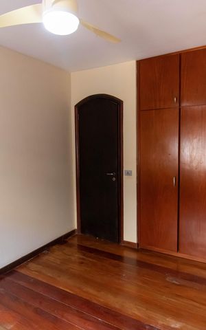 Casa à venda com 190m², 4 quartos e 2 vagas Casa à venda com 190m², 4 quartos e 2 vagasQuarto 1