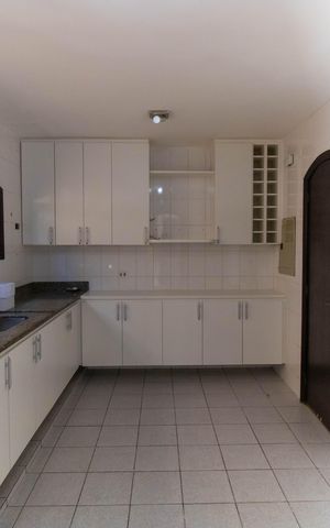 Casa à venda com 190m², 4 quartos e 2 vagas Casa à venda com 190m², 4 quartos e 2 vagasCozinha