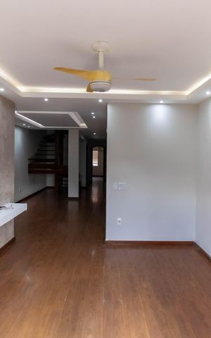 Casa à venda com 190m², 4 quartos e 2 vagas Casa à venda com 190m², 4 quartos e 2 vagasSala