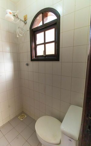 Casa à venda com 190m², 4 quartos e 2 vagas Casa à venda com 190m², 4 quartos e 2 vagasBanheiro de Serviço
