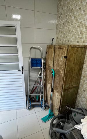 Casa à venda com 308m², 4 quartos e 4 vagasLavanderia