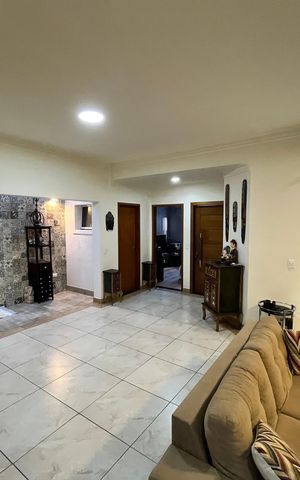 Casa à venda com 308m², 4 quartos e 4 vagasSala