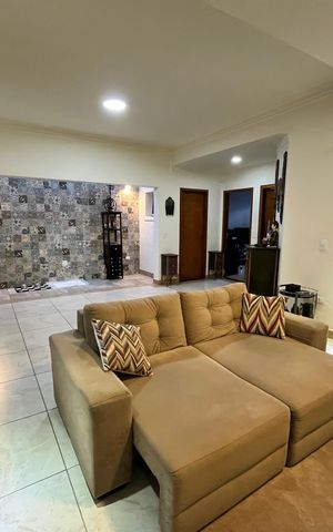 Casa à venda com 308m², 4 quartos e 4 vagasSala