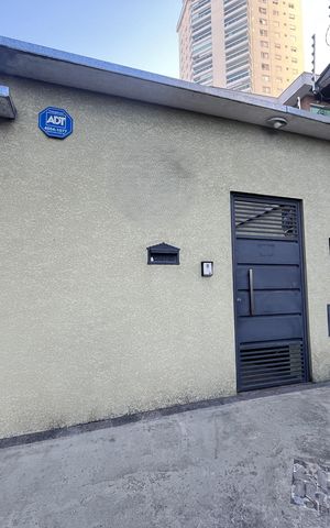 Casa à venda com 308m², 4 quartos e 4 vagasFachada