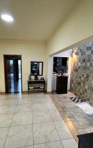 Casa à venda com 308m², 4 quartos e 4 vagasSala