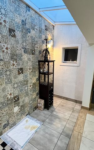 Casa à venda com 308m², 4 quartos e 4 vagasSala