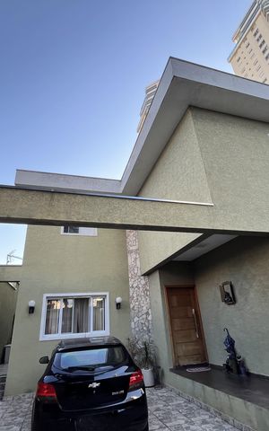 Casa à venda com 308m², 4 quartos e 4 vagasGaragem
