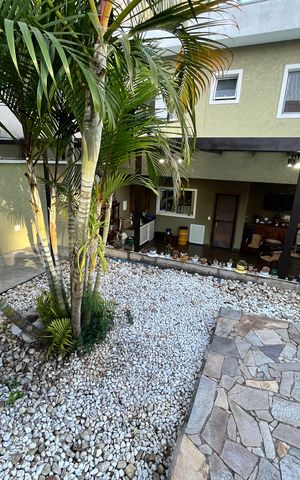 Casa à venda com 308m², 4 quartos e 4 vagasÁrea comum - Piscina