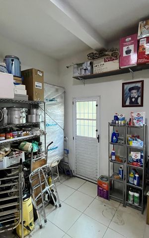 Casa à venda com 308m², 4 quartos e 4 vagasQuarto de Serviço