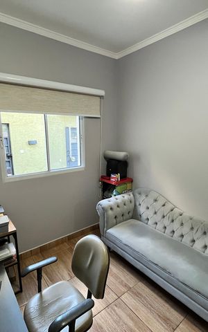 Casa à venda com 308m², 4 quartos e 4 vagasEscritório