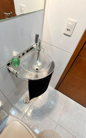 Casa à venda com 308m², 4 quartos e 4 vagasLavabo