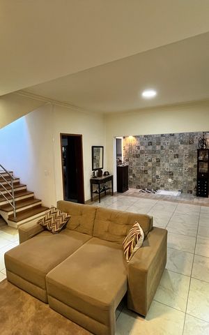 Casa à venda com 308m², 4 quartos e 4 vagasSala