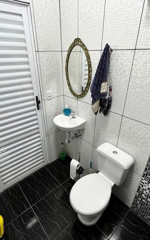 Casa à venda com 308m², 4 quartos e 4 vagasBanheiro de serviço