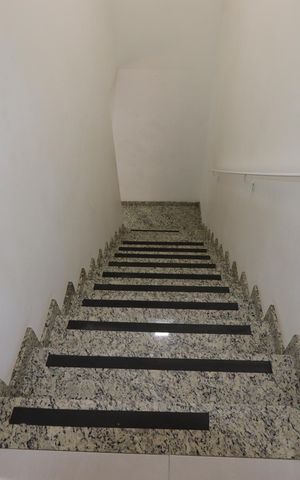 Apartamento à venda com 106m², 2 quartos e 2 vagasEscada