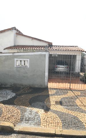 Casa à venda com 97m², 3 quartos e 2 vagasFachada