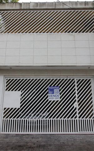 Casa à venda com 132m², 3 quartos e 2 vagasFachada