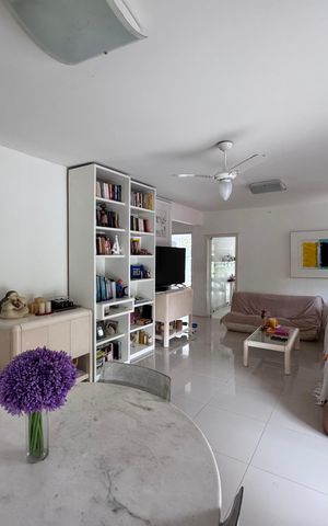 Casa de condomínio à venda com 658m², 3 quartos e 4 vagas Casa de condomínio à venda com 658m², 3 quartos e 4 vagasSala