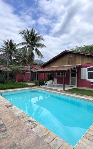 Casa de condomínio à venda com 658m², 3 quartos e 4 vagas Casa de condomínio à venda com 658m², 3 quartos e 4 vagasÁrea externa