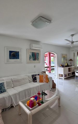 Casa de condomínio à venda com 658m², 3 quartos e 4 vagas Casa de condomínio à venda com 658m², 3 quartos e 4 vagasSala