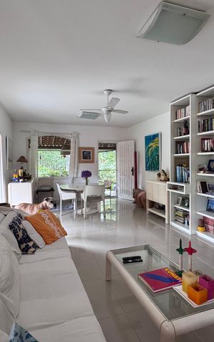 Casa de condomínio à venda com 658m², 3 quartos e 4 vagas Casa de condomínio à venda com 658m², 3 quartos e 4 vagasSala