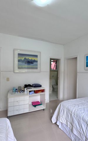 Casa de condomínio à venda com 658m², 3 quartos e 4 vagas Casa de condomínio à venda com 658m², 3 quartos e 4 vagasSuíte 2