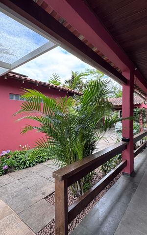 Casa de condomínio à venda com 658m², 3 quartos e 4 vagas Casa de condomínio à venda com 658m², 3 quartos e 4 vagasÁrea externa