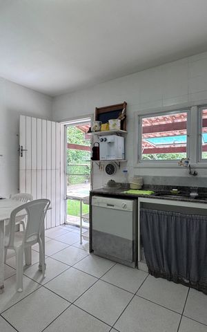Casa de condomínio à venda com 658m², 3 quartos e 4 vagas Casa de condomínio à venda com 658m², 3 quartos e 4 vagasCozinha