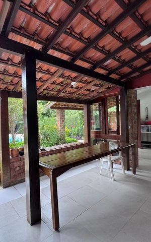 Casa de condomínio à venda com 658m², 3 quartos e 4 vagas Casa de condomínio à venda com 658m², 3 quartos e 4 vagasÁrea externa