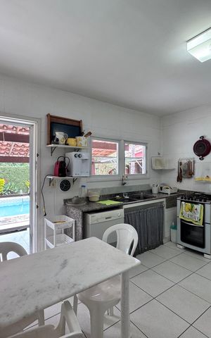 Casa de condomínio à venda com 658m², 3 quartos e 4 vagas Casa de condomínio à venda com 658m², 3 quartos e 4 vagasCozinha