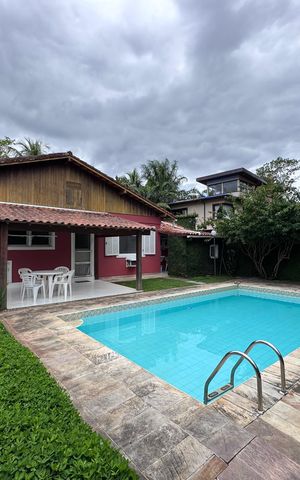 Casa de condomínio à venda com 658m², 3 quartos e 4 vagas Casa de condomínio à venda com 658m², 3 quartos e 4 vagasÁrea externa