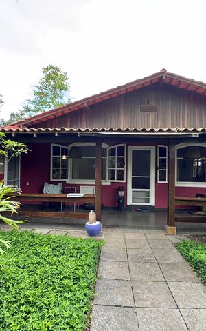 Casa de condomínio à venda com 658m², 3 quartos e 4 vagas Casa de condomínio à venda com 658m², 3 quartos e 4 vagasÁrea externa