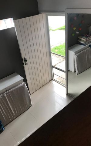 Casa de condomínio à venda com 658m², 3 quartos e 4 vagas Casa de condomínio à venda com 658m², 3 quartos e 4 vagasQuarto
