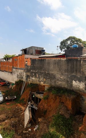 Apartamento à venda com 82m², 2 quartos e 2 vagas Apartamento à venda com 82m², 2 quartos e 2 vagasVista - Varanda da Suíte 1