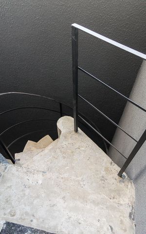 Apartamento à venda com 82m², 2 quartos e 2 vagas Apartamento à venda com 82m², 2 quartos e 2 vagasEscada - Estacionamento