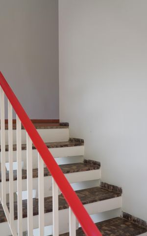 Casa à venda com 180m², 3 quartos e 3 vagasEscada