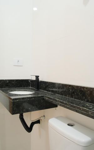 Casa à venda com 140m², 3 quartos e 3 vagasBanheiro da Suíte 2