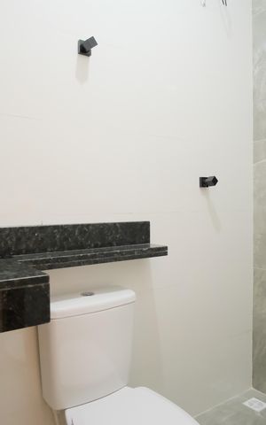 Casa à venda com 140m², 3 quartos e 3 vagasBanheiro da Suíte 2