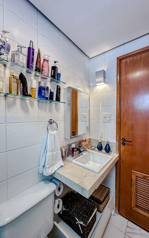 Apartamento à venda com 82m², 4 quartos e 2 vagasBanheiro da Suíte