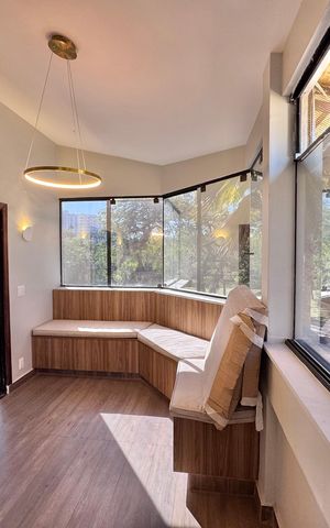 Casa de condomínio à venda com 550m², 4 quartos e 2 vagas Casa de condomínio à venda com 550m², 4 quartos e 2 vagasVaranda - Suítes 2 e 3