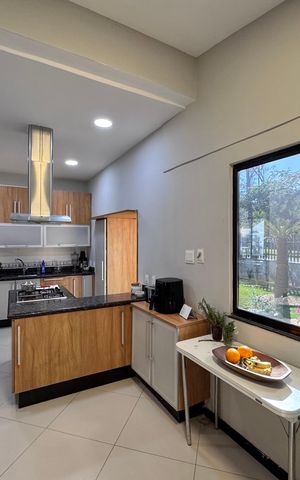 Casa de condomínio à venda com 550m², 4 quartos e 2 vagas Casa de condomínio à venda com 550m², 4 quartos e 2 vagasCozinha