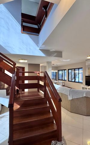Casa de condomínio à venda com 550m², 4 quartos e 2 vagas Casa de condomínio à venda com 550m², 4 quartos e 2 vagasSala
