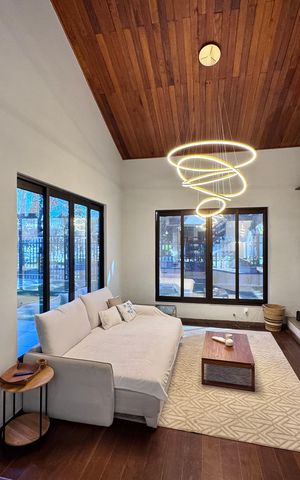 Casa de condomínio à venda com 550m², 4 quartos e 2 vagas Casa de condomínio à venda com 550m², 4 quartos e 2 vagasSala