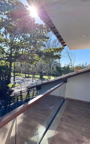 Casa de condomínio à venda com 550m², 4 quartos e 2 vagas Casa de condomínio à venda com 550m², 4 quartos e 2 vagasSuíte 1 Master - Varanda