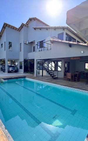 Casa de condomínio à venda com 550m², 4 quartos e 2 vagas Casa de condomínio à venda com 550m², 4 quartos e 2 vagasÁrea externa